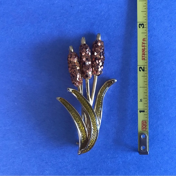 Danecraft Vintage Cattail Gold Tone Brooch, approx. 2 7/8” long by 1 3/8” wide - Picture 4 of 11